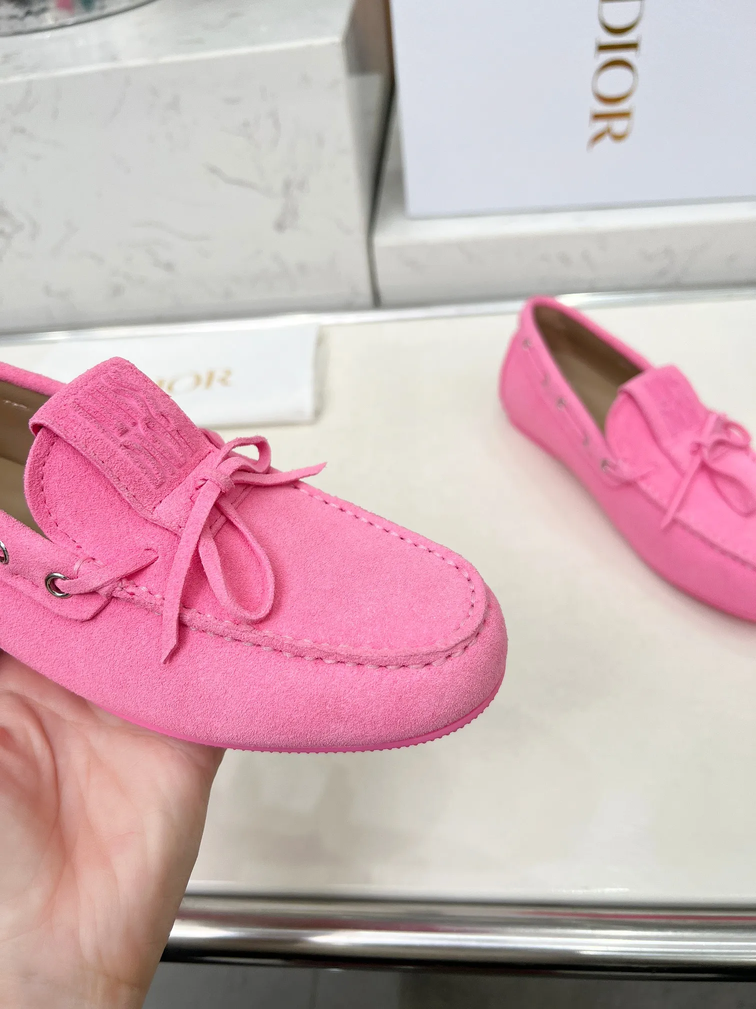 👟👟Ex-factory price 500👟👟 Dior's new spring and summer ultra-light jelly series loafers are brand new. The layout strives to create fashionable classic items. New products created at the first substantial show of Paris Fashion Week. The inspiration is cleverly combined by the D chief designer on the perfect shoe shape. Paired with brand buckles, it is even more fashionable! Original version, perfect and exquisite workmanship!  ✔️Upper: original fabric ✔️Inner lining: imported sheepskin lining ✔️Sole: original outsole ✔️Size: #35-41 (40 41 customized items are not returnable)